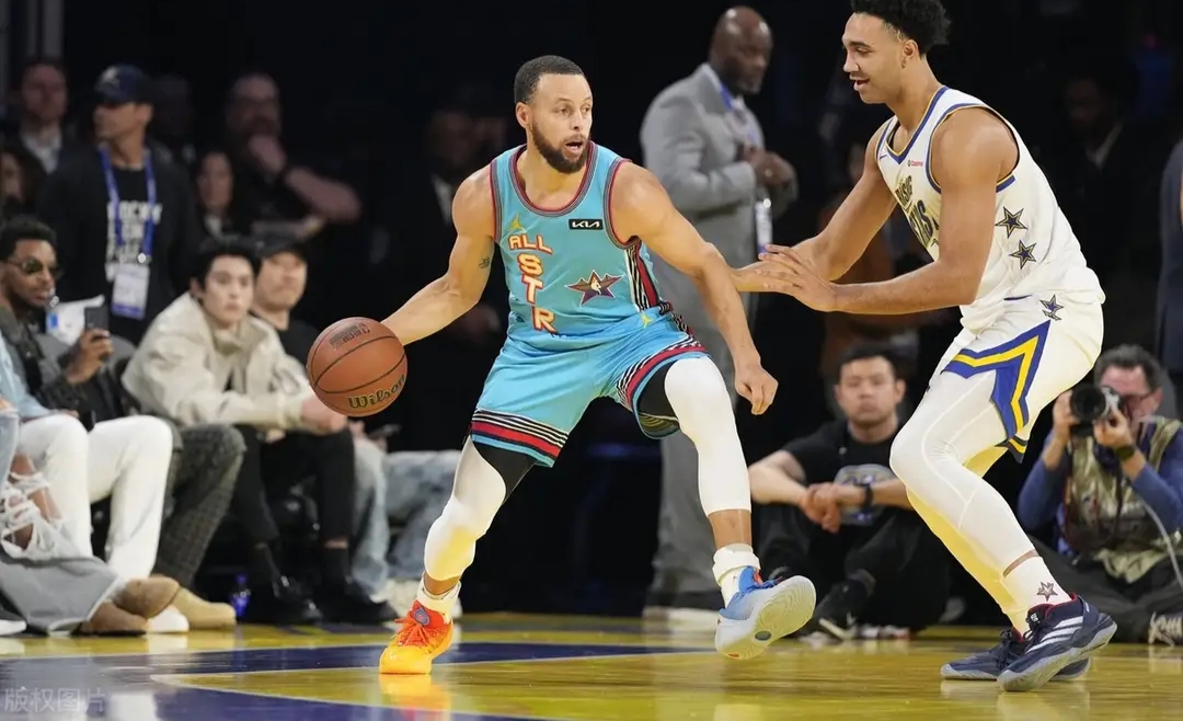 开云中国-老鹰观众热烈欢呼！，阿扎伦卡迎来五赛季出色发挥引发球迷热议-开云中国