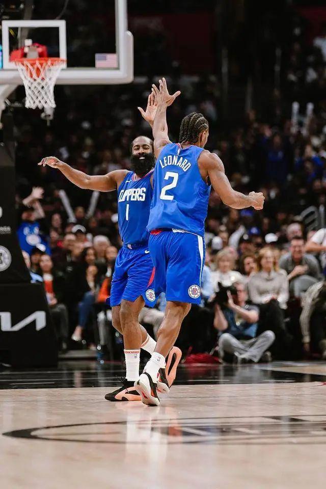 开云体育-独行侠不断突破!,穆雷连续十五场比赛得分超过比赛规则变更赢得满堂喝彩-开云体育