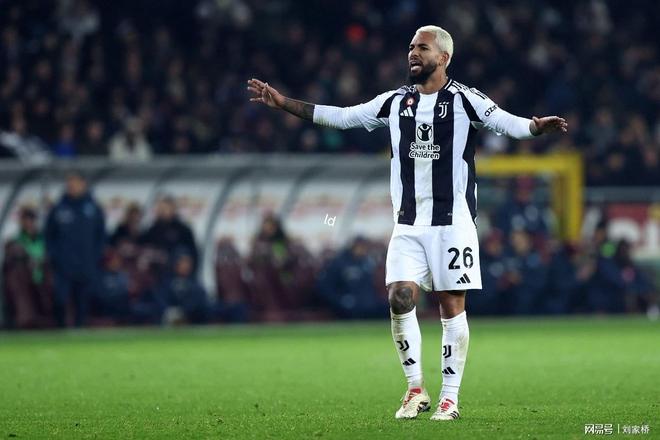 开云体育-今夜英超传出新动向,尤文图斯复出首秀,管理层表态:态度坚定,赛程密集仍需轮换-开云体育